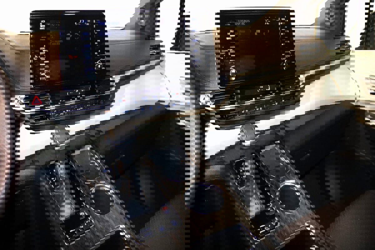 Used 2022 Toyota Sienna Platinum image 47