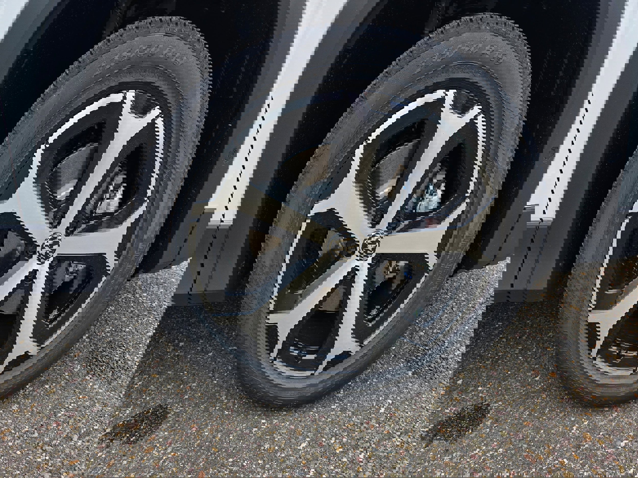 New 2025 Volkswagen Tiguan SE image 14
