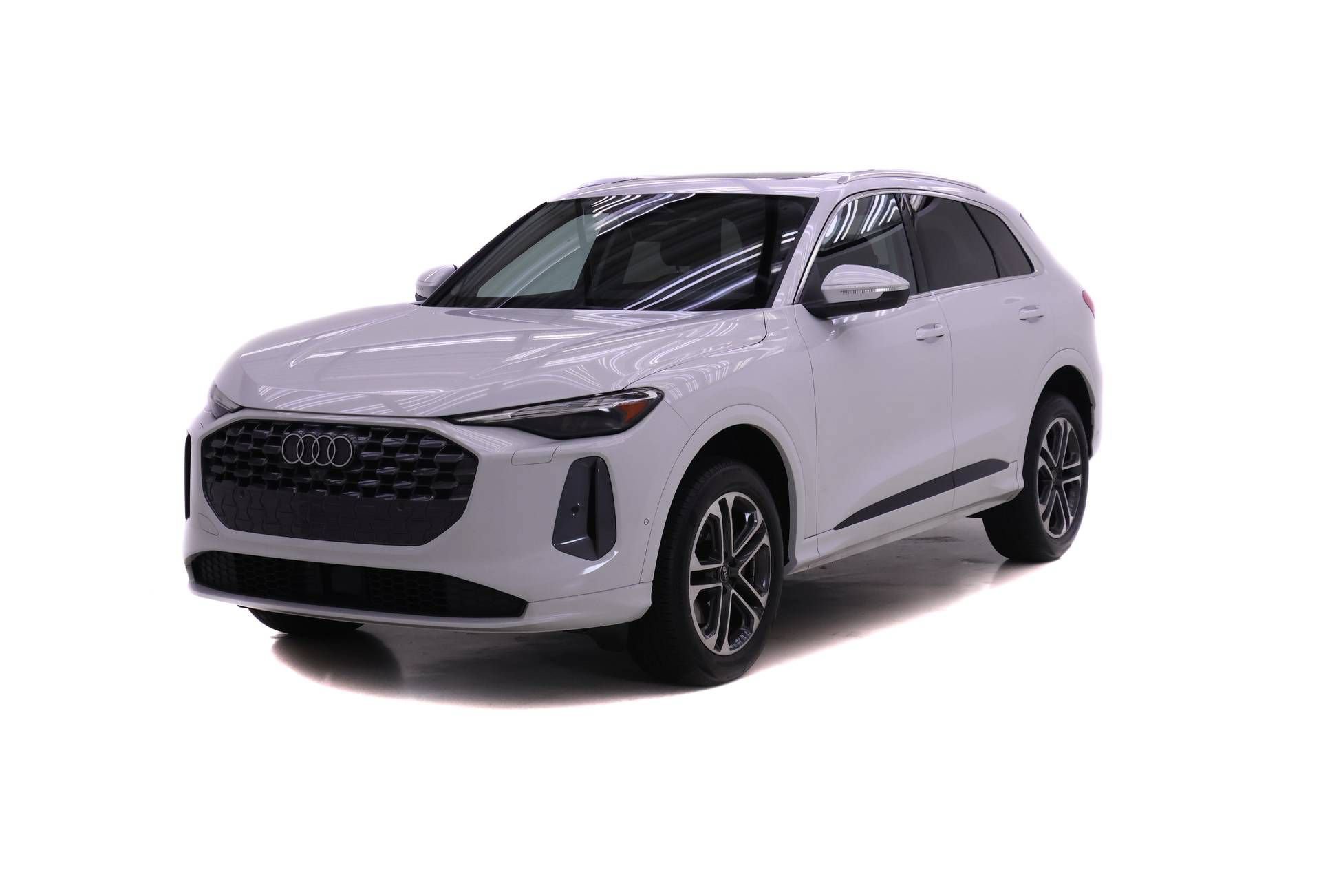 Certified 2025 Audi Q5 Premium w/ Convenience Package AWD/4WD image 1