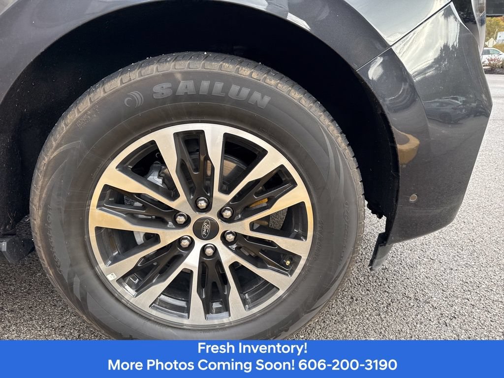 Used 2025 Ford Expedition Platinum AWD/4WD image 4