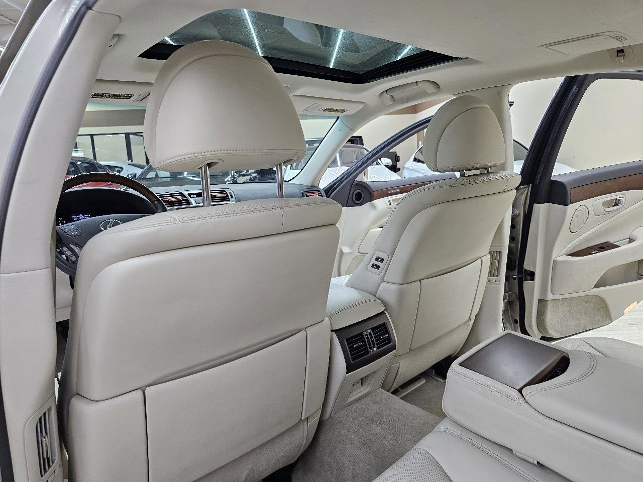 Used 2010 Lexus LS 460 Luxury image 26