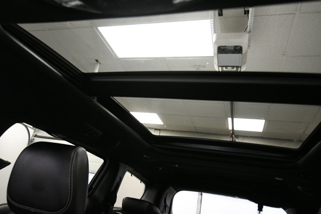 Used 2025 Chrysler Pacifica Limited FWD image 20