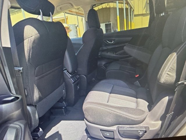 Used 2024 Subaru Ascent Premium w/ Convenience Package image 5