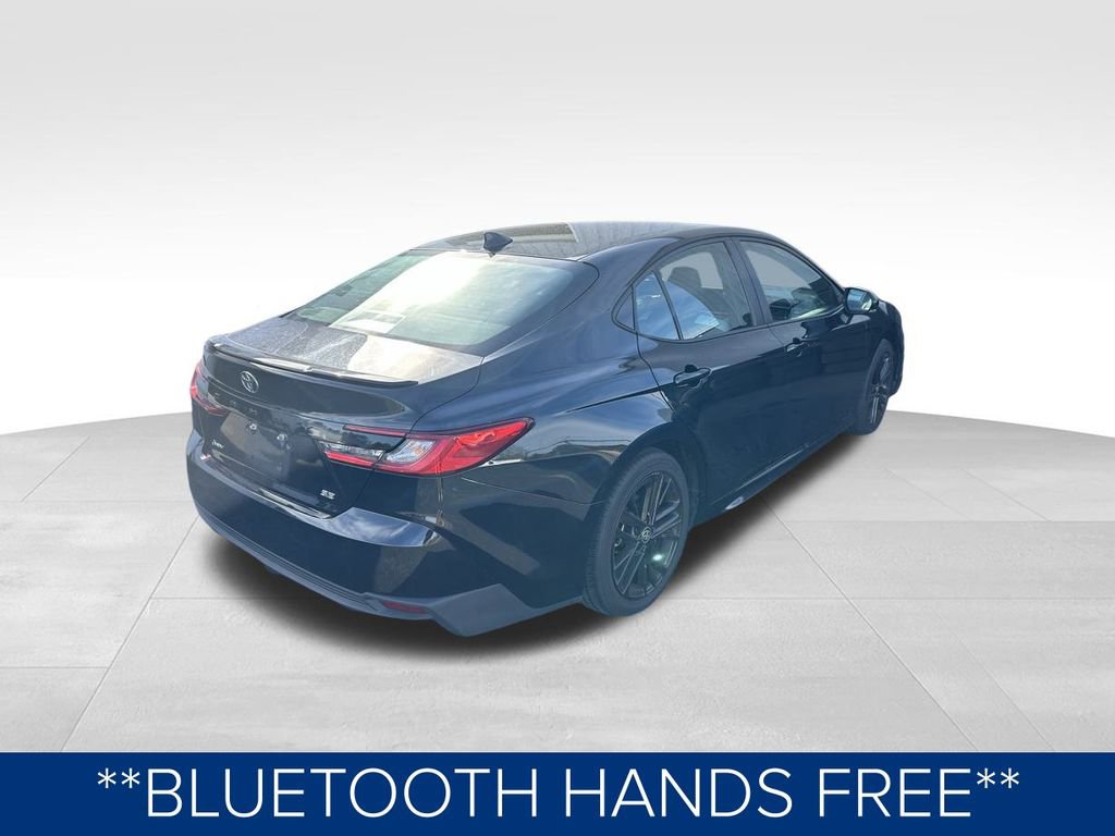 Used 2025 Toyota Camry SE image 5