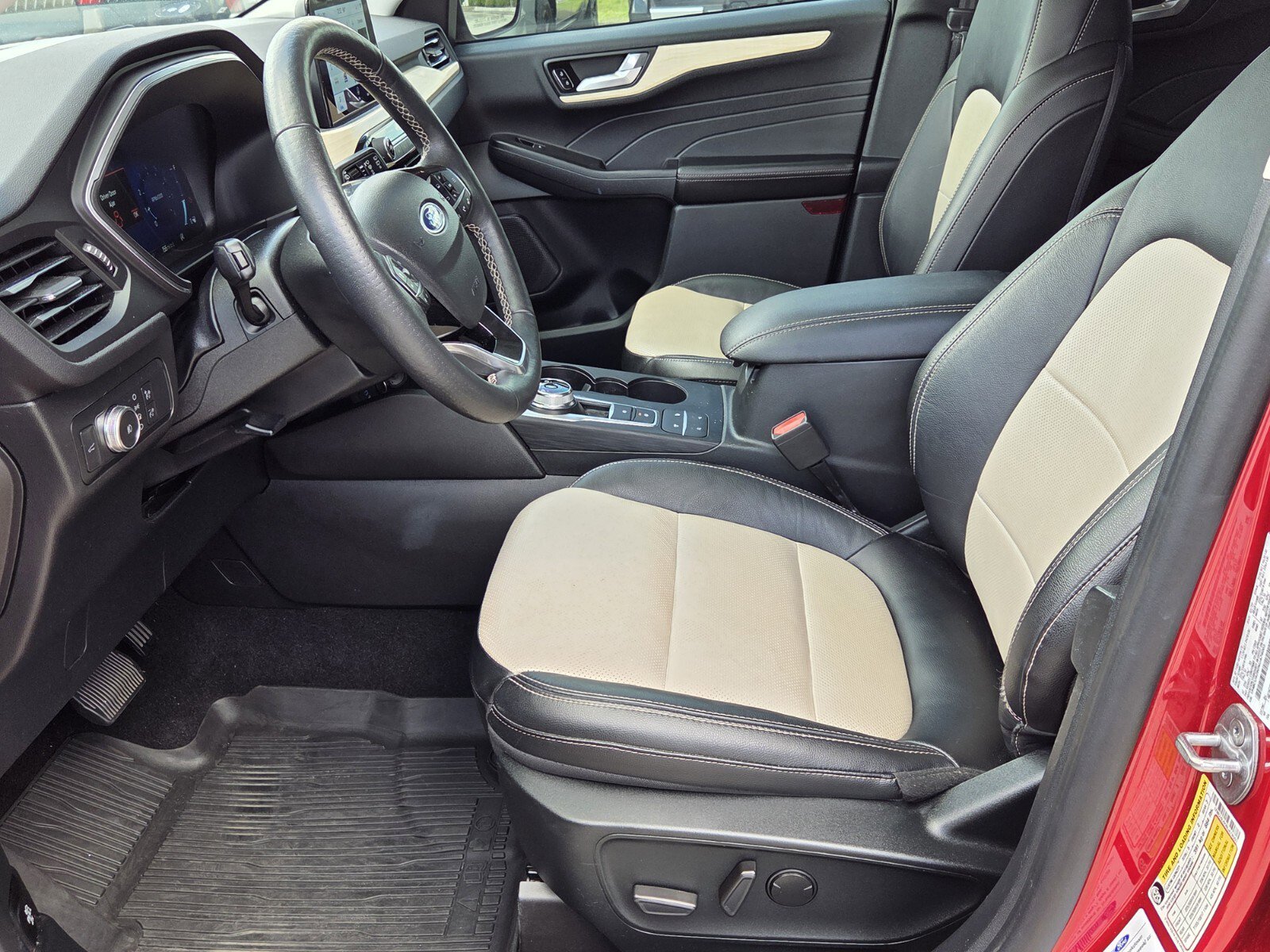 Used 2022 Ford Escape Titanium w/ Titanium Elite Package image 4