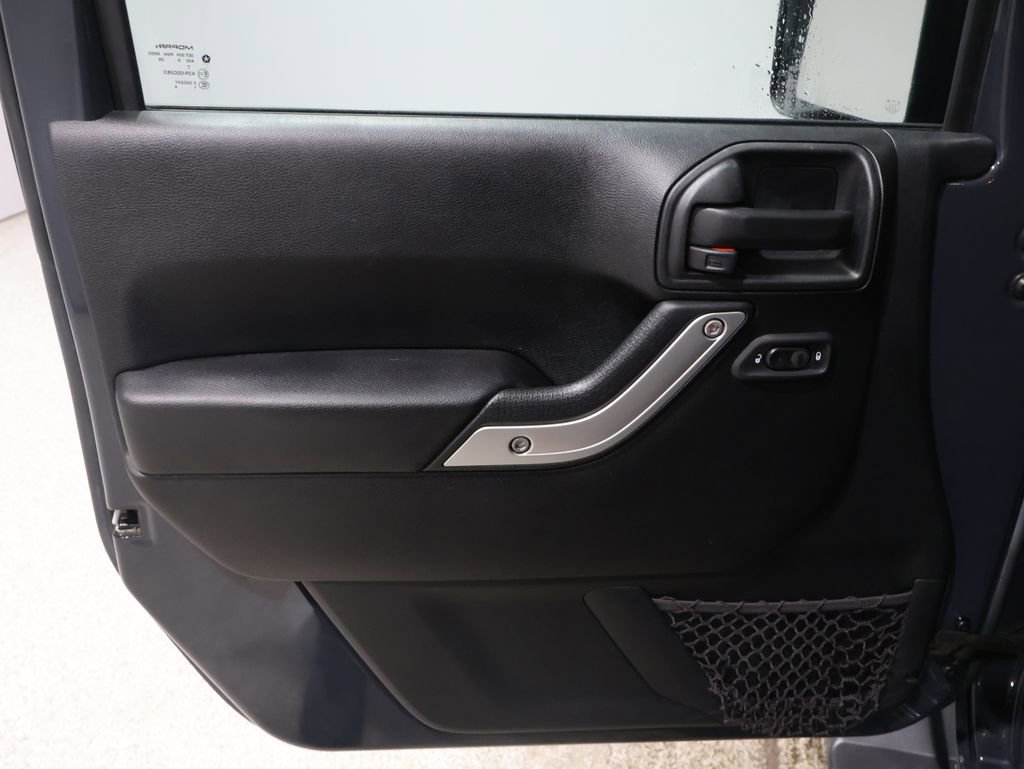 Used 2016 Jeep Wrangler Unlimited Sahara image 12