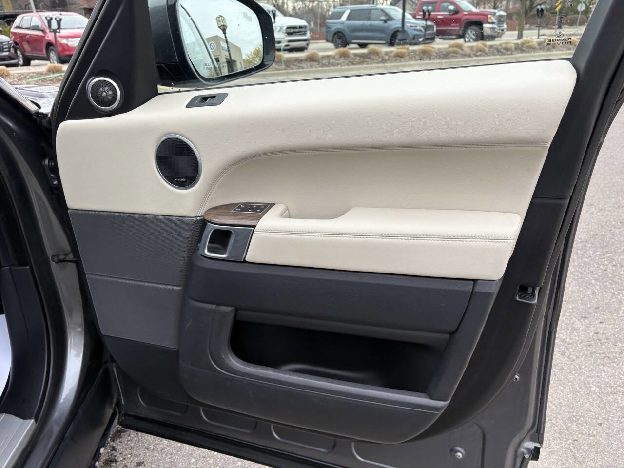 Used 2014 Land Rover Range Rover Sport HSE image 25