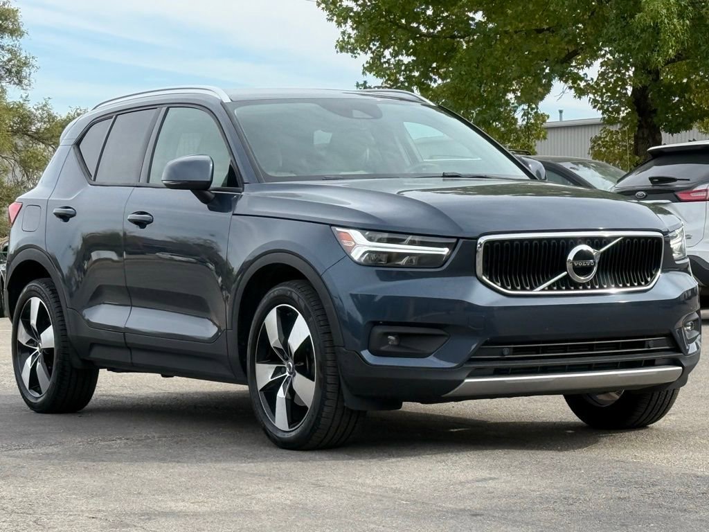 Used 2021 Volvo XC40 T5 Momentum w/ Premium Package image 8