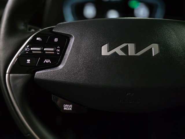 Used 2024 Kia Niro EX w/ EX Cold Weather Package image 18