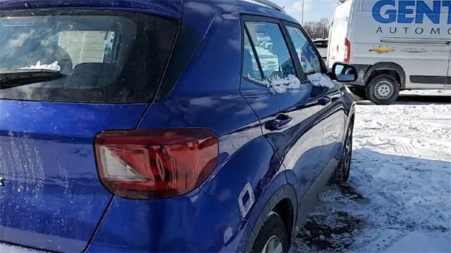 Used 2023 Hyundai Venue Limited w/ Cargo Package image 7