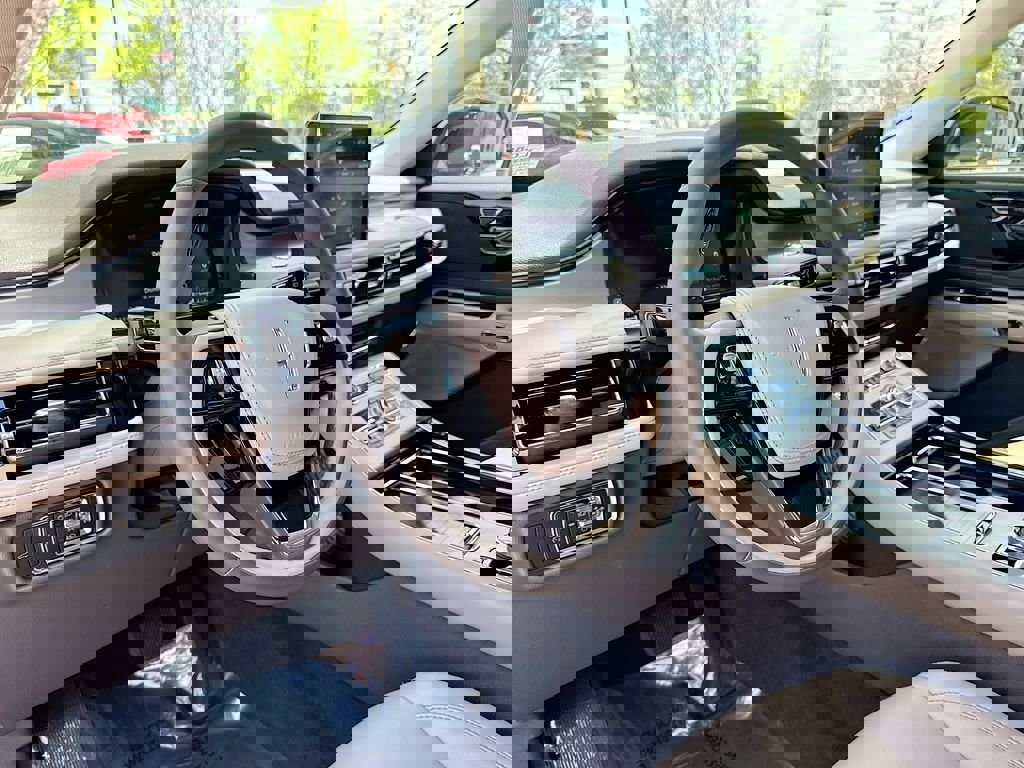 Used 2023 Lincoln Aviator AWD w/ Class IV Trailer Tow Package image 20