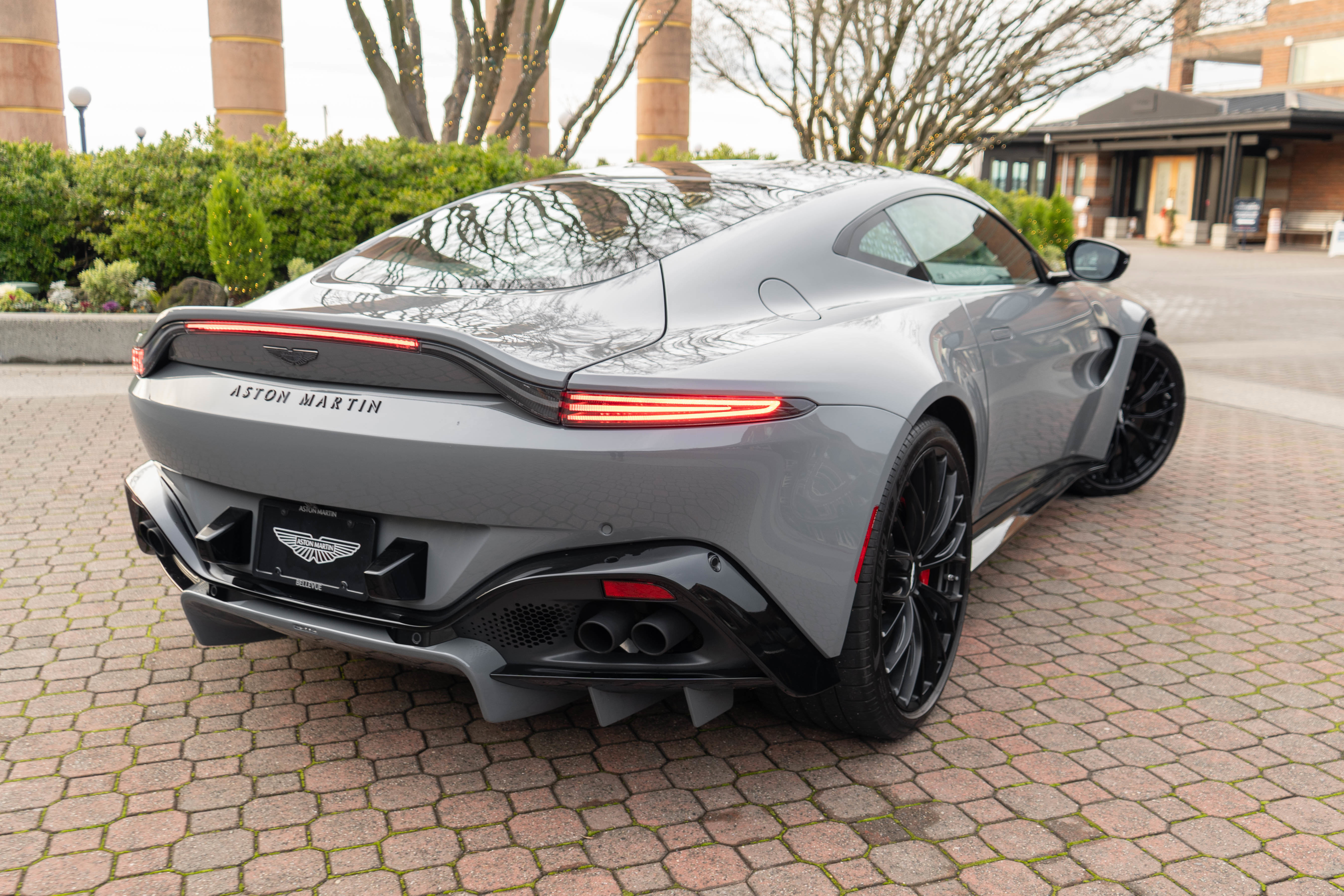 Used 2023 Aston Martin V8 Vantage Coupe image 45