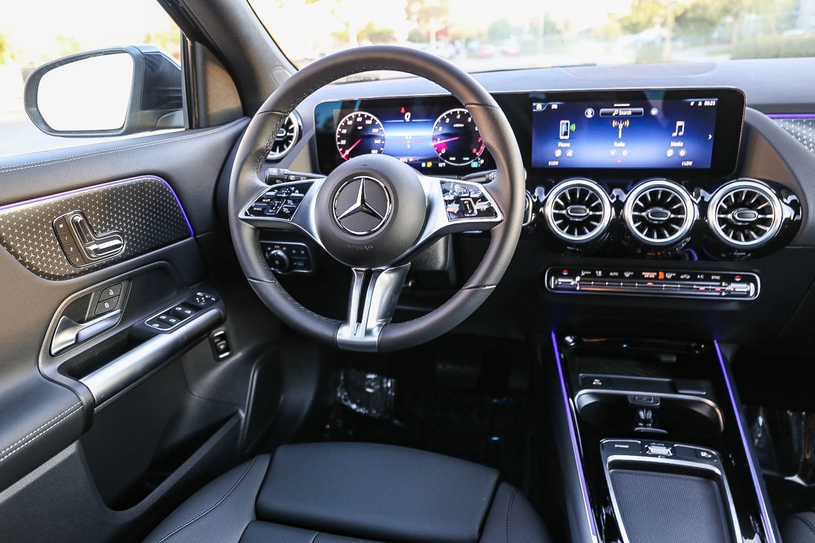 Used 2025 Mercedes-Benz GLA 250 4MATIC image 16