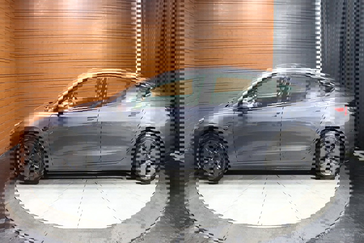 Used 2023 Tesla Model 3 Standard Range image 9