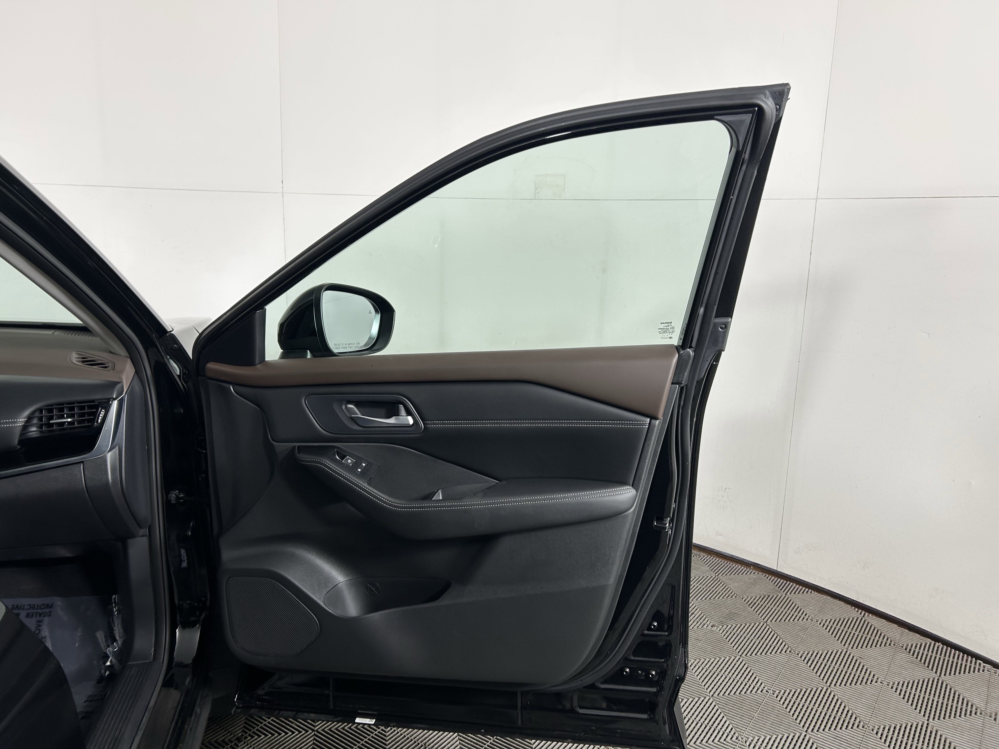 Certified 2023 Nissan Rogue SL w/ SL Premium Package image 37