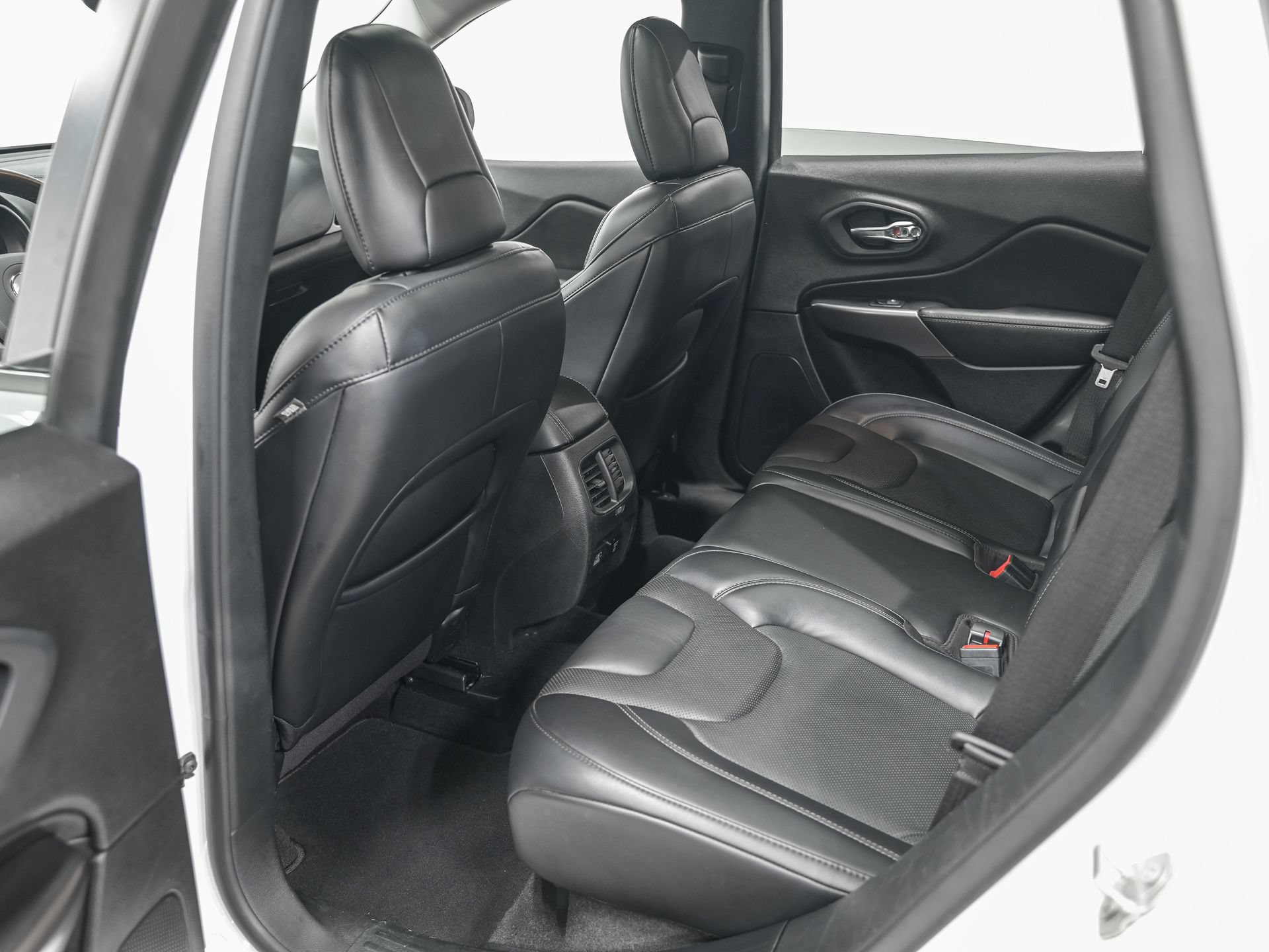 Used 2021 Jeep Cherokee Limited AWD/4WD image 28
