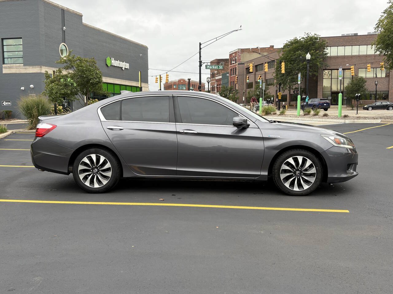 Used 2015 Honda Accord Hybrid Sedan image 8