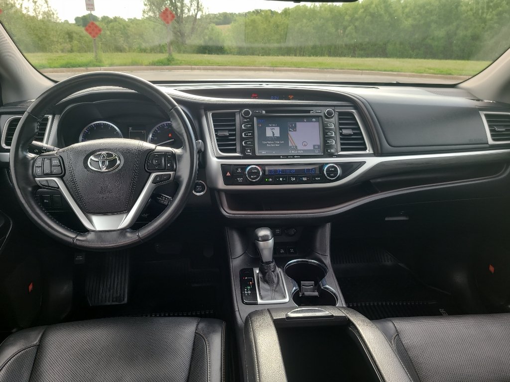 Used 2018 Toyota Highlander Limited AWD/4WD image 21