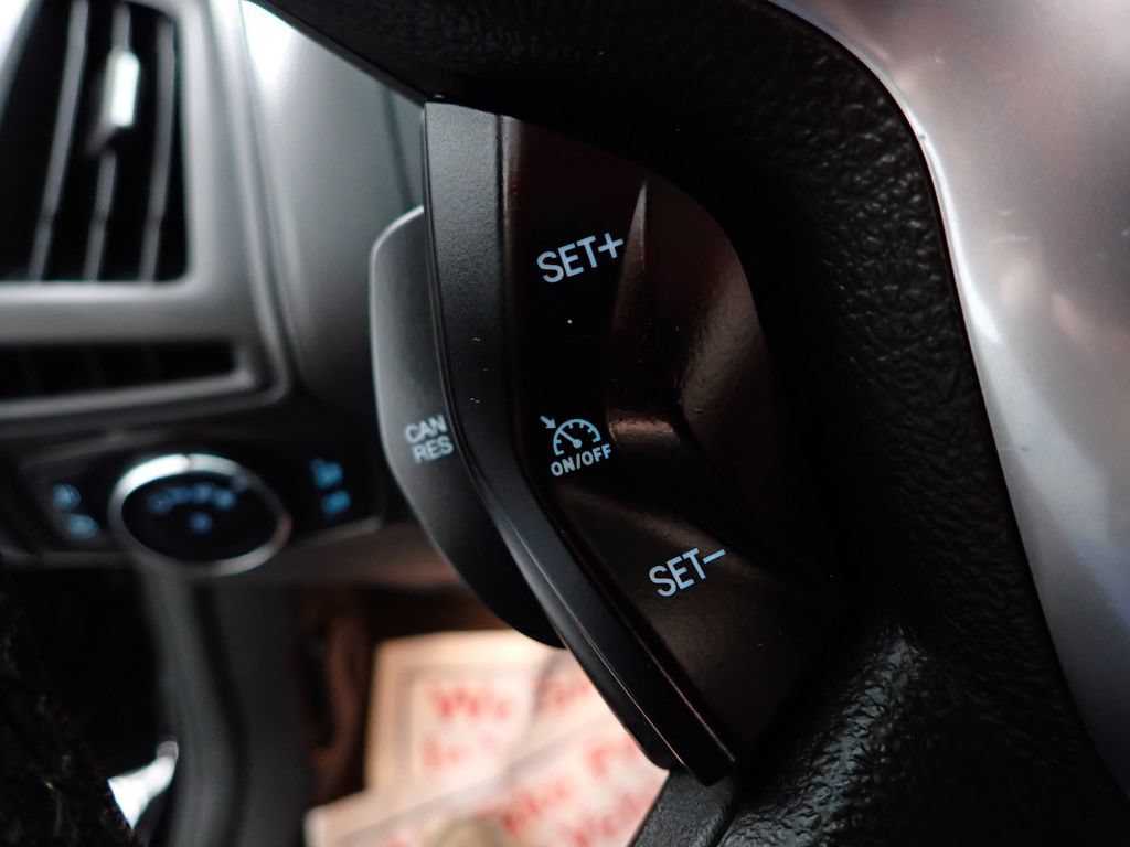Used 2014 Ford Focus SE w/ SE Sport Package FWD image 5