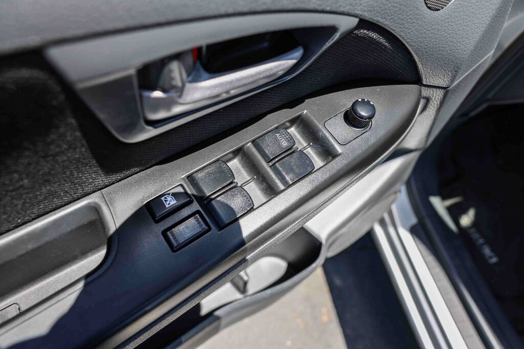 Used 2010 Suzuki SX4 LE FWD image 9