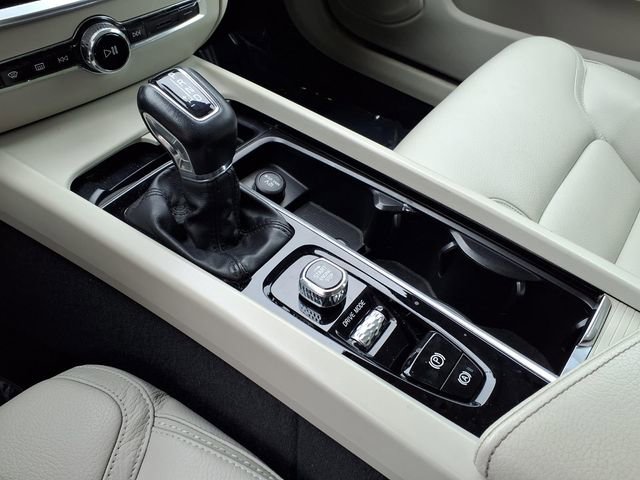 Used 2020 Volvo V60 T5 Cross Country image 20