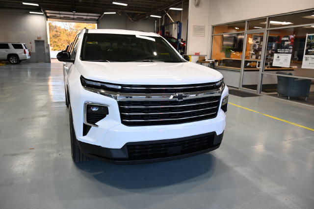 New 2027 Chevrolet Traverse LT AWD/4WD image 3