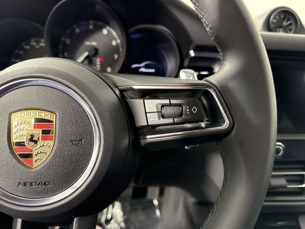 Certified 2025 Porsche Macan image 39