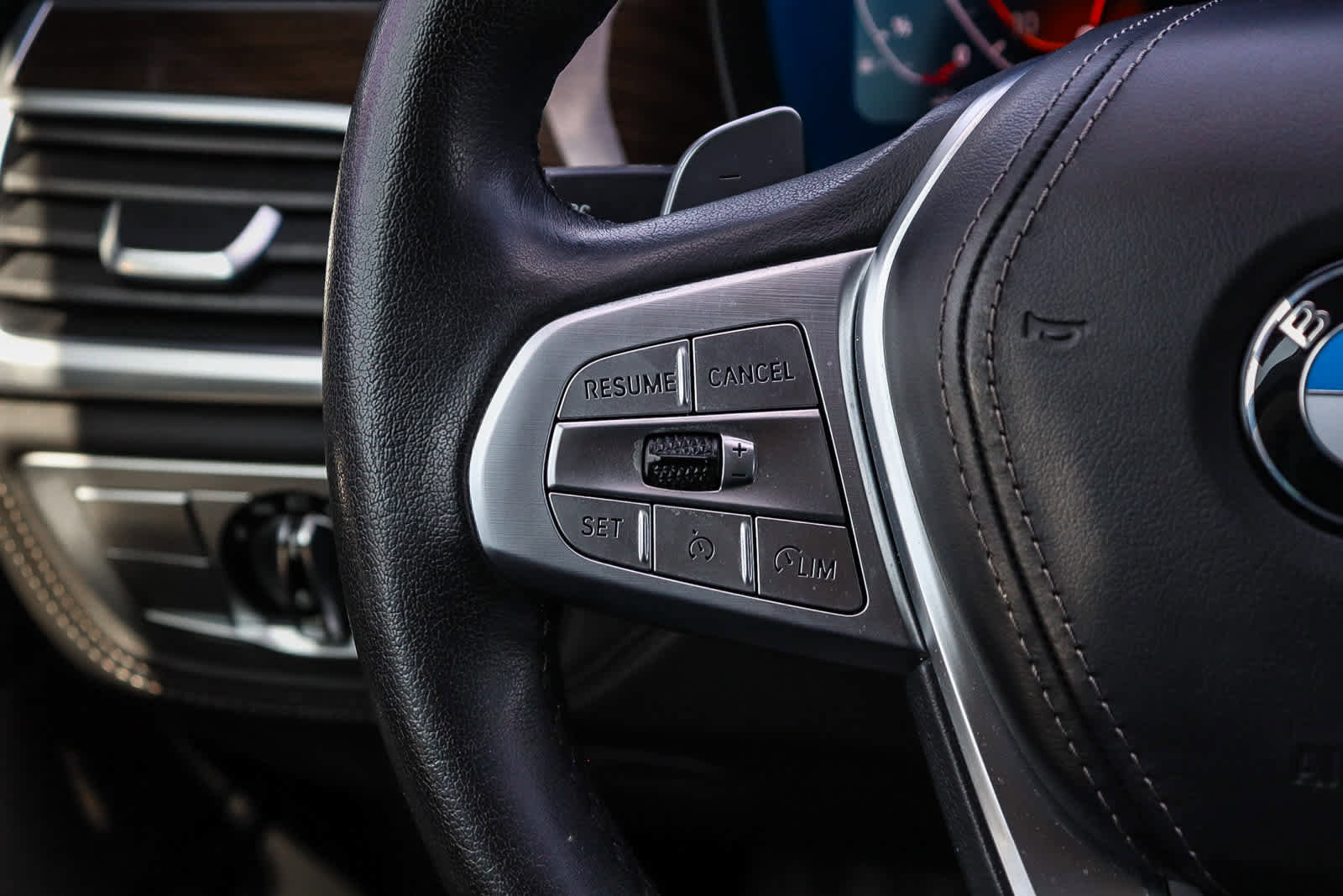 Used 2021 BMW 740i image 17