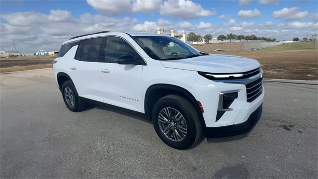 Certified 2025 Chevrolet Traverse LT image 2