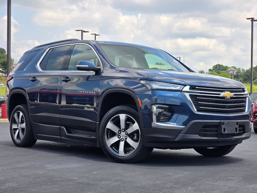 Used 2023 Chevrolet Traverse LT w/ LT Premium Package FWD video 2