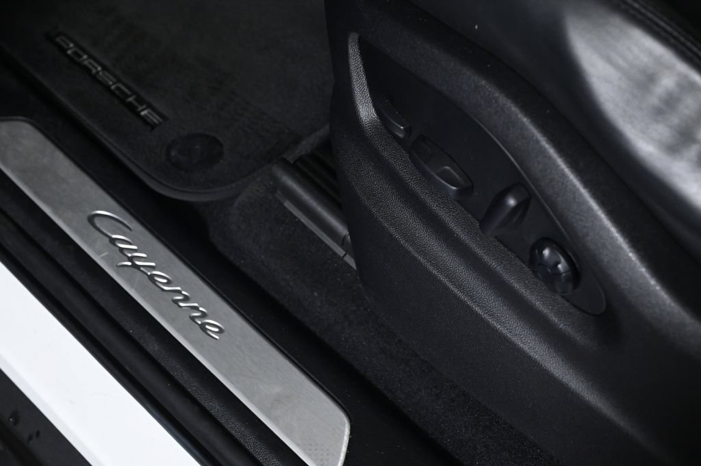 Certified 2023 Porsche Cayenne AWD/4WD image 22
