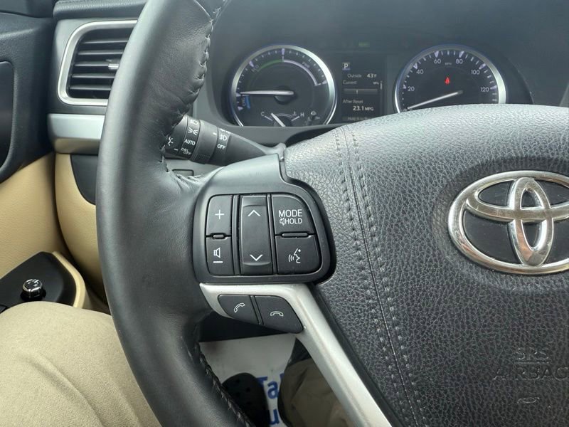 Used 2017 Toyota Highlander XLE AWD/4WD image 22