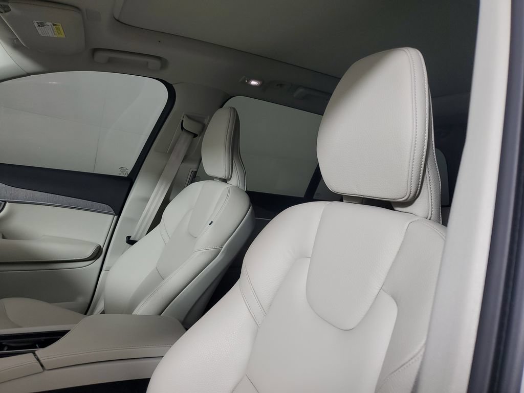 Certified 2025 Volvo XC90 T8 Core AWD/4WD image 25