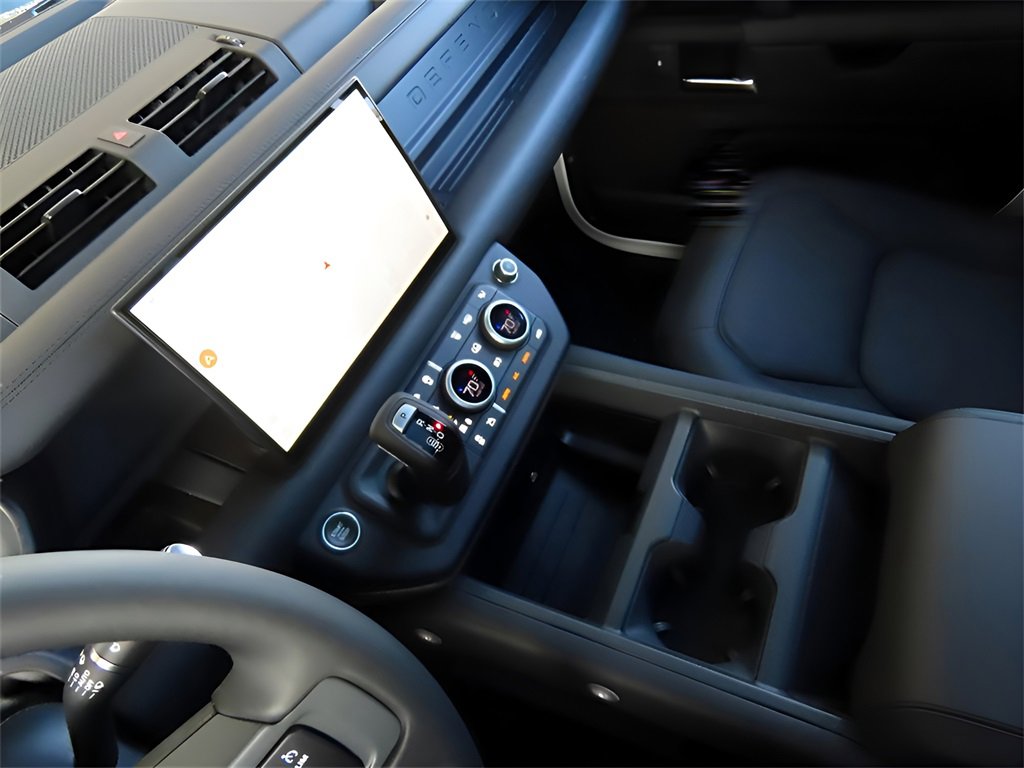 New 2025 Land Rover Defender 90 S image 27