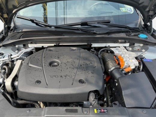 Used 2021 Volvo S60 T8 Inscription image 32