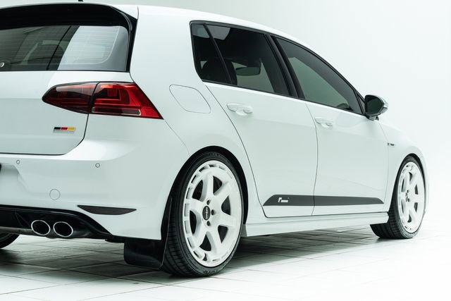 Used 2017 Volkswagen Golf R 4-Door image 13