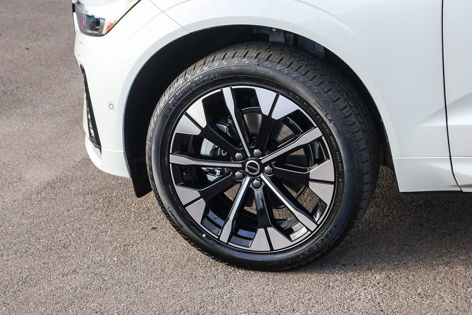 New 2026 Volvo XC60 B5 Plus w/ Climate Package image 9