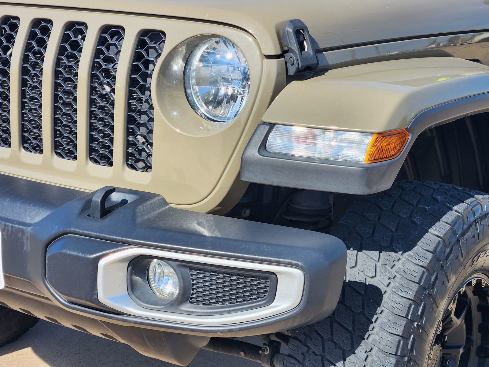 Used 2020 Jeep Gladiator Sport w/ Quick Order Package 24S AWD/4WD image 9
