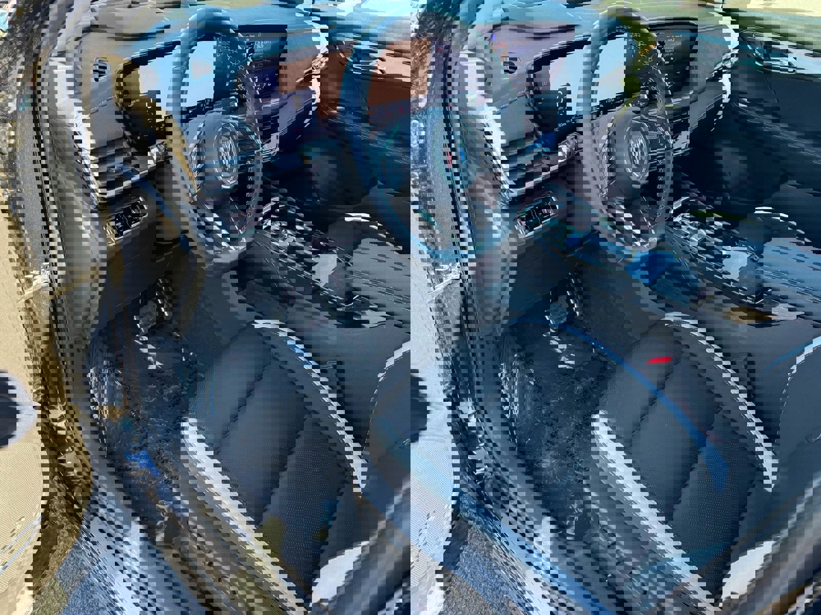 Used 2025 Buick Envision Sport Touring image 17