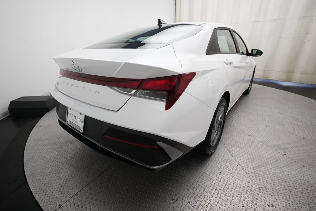 Used 2024 Hyundai Elantra SEL FWD image 13