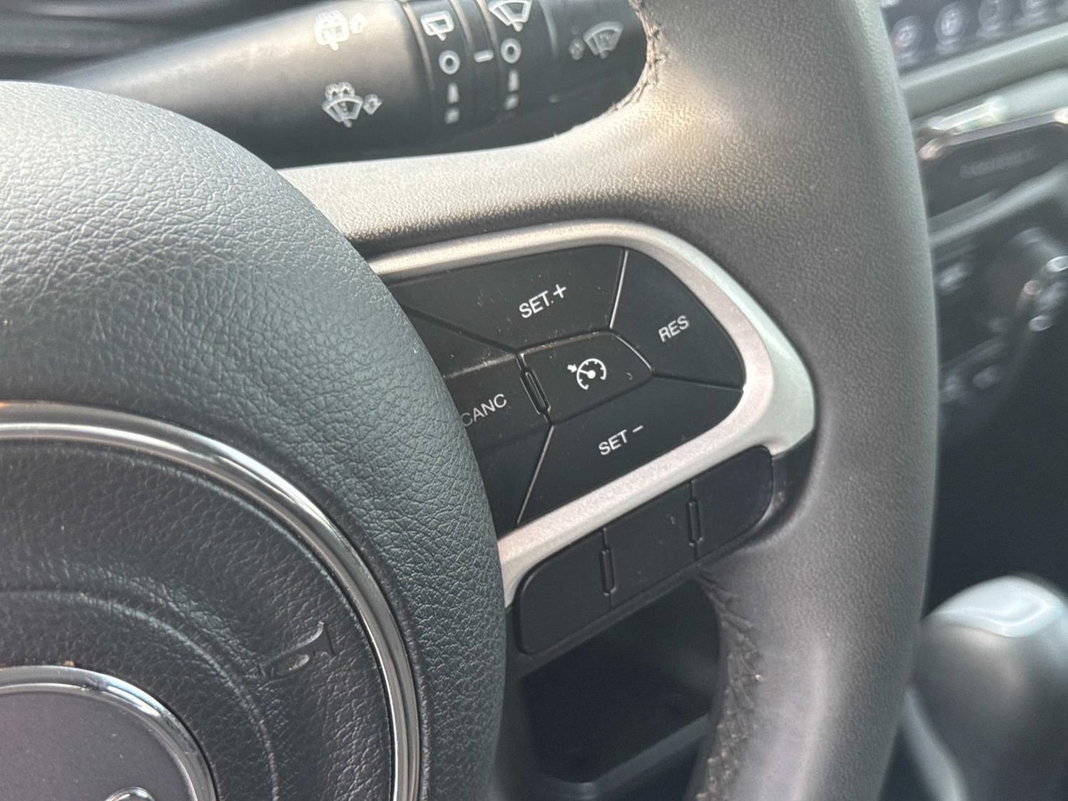 Used 2019 Jeep Renegade Latitude FWD image 29