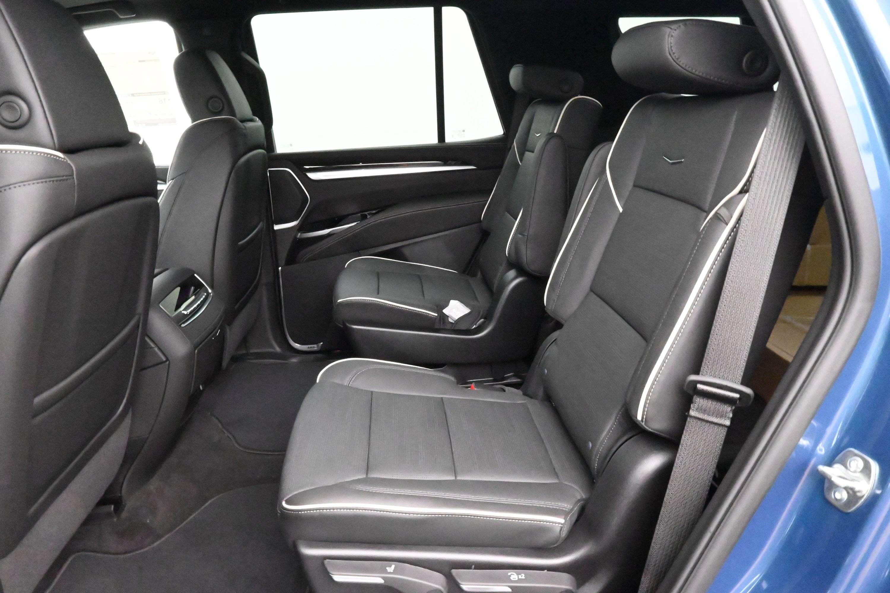 New 2026 Cadillac Escalade Luxury w/ Touring Package AWD/4WD image 9