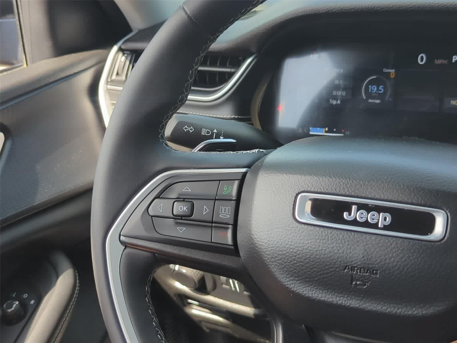 Used 2023 Jeep Grand Cherokee L Laredo AWD/4WD image 15
