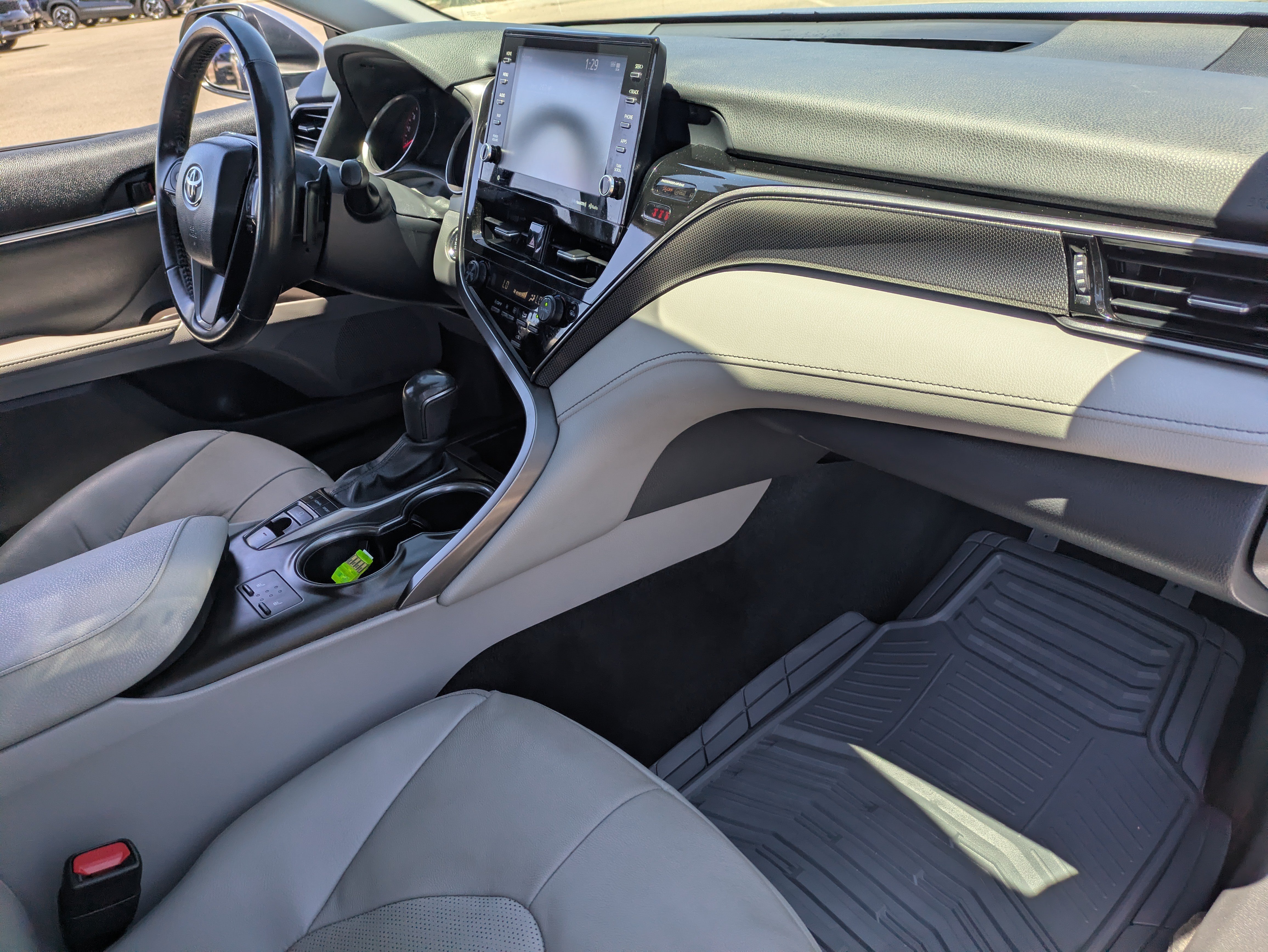 Used 2024 Toyota Camry XSE FWD image 12