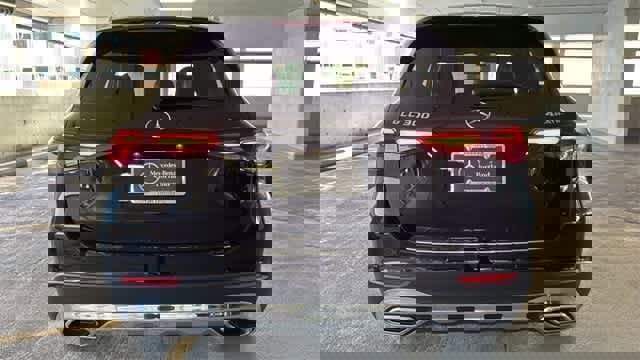 Used 2025 Mercedes-Benz GLC 300 4MATIC image 29