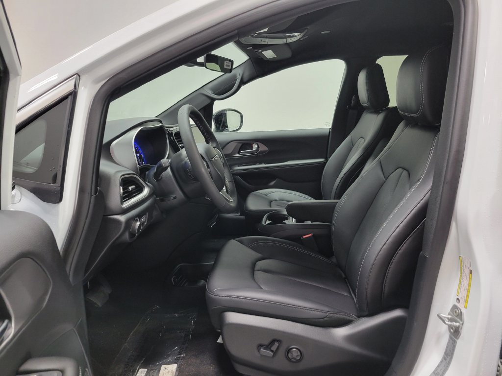 New 2027 Chrysler Pacifica LX FWD image 17