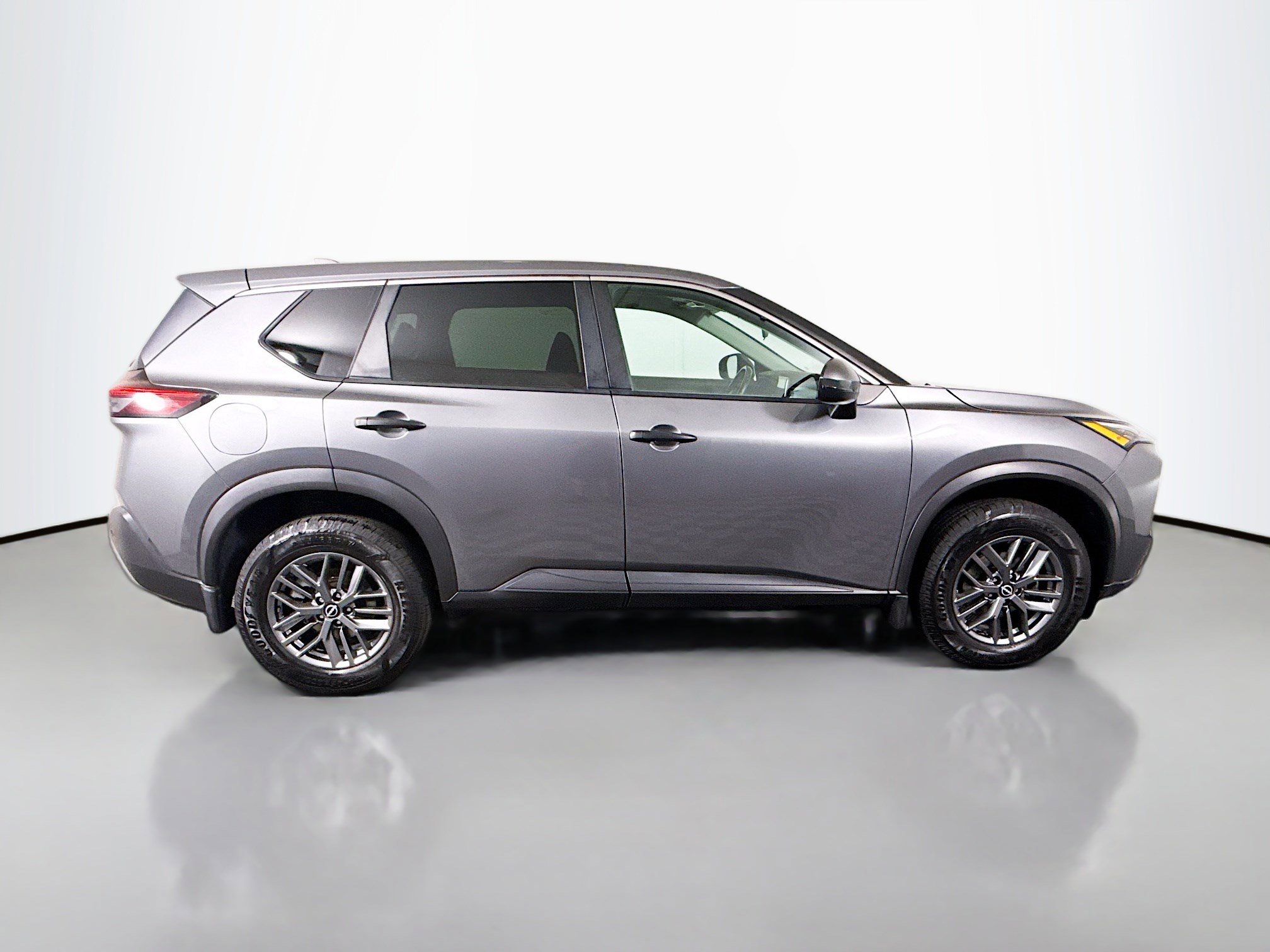Used 2022 Nissan Rogue S AWD/4WD image 11