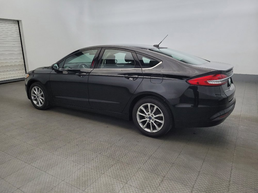 Used 2017 Ford Fusion SE image 3