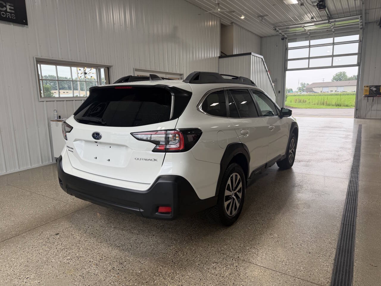 Used 2023 Subaru Outback Premium AWD/4WD image 4