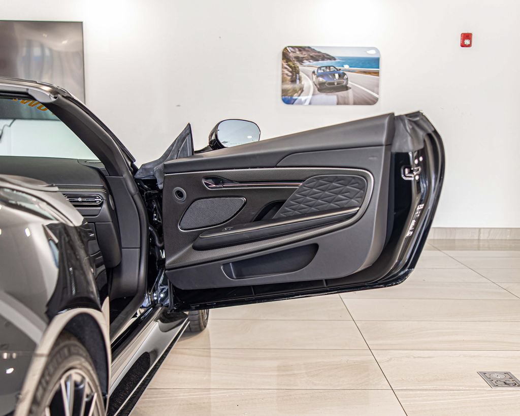 Used 2025 Aston Martin DB12 Convertible RWD image 32